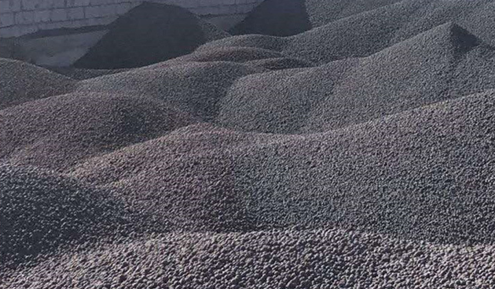 燒結(jié)球團(tuán)為什么加煤粉?HLM1250中速煤磨機(jī)生產(chǎn)球團(tuán)用煤粉200目,D80全通過