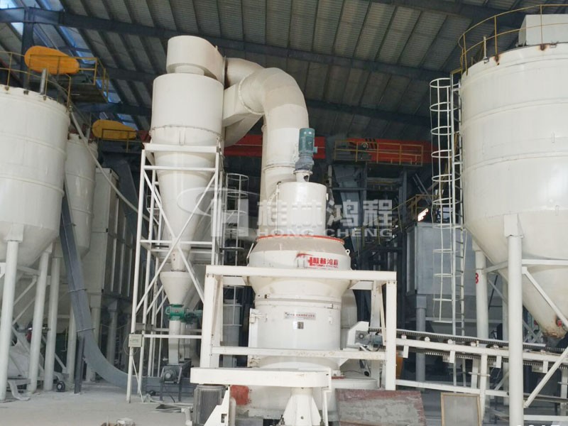 廣西某玻璃廠 250目石油焦磨粉機(jī) HC1700擺式磨粉機(jī)設(shè)備現(xiàn)場 廣西某玻璃廠 250目石油焦磨粉機(jī) HC1700擺式磨粉機(jī)設(shè)備現(xiàn)場