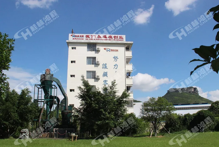 時(shí)產(chǎn)15噸立式輥磨機(jī)雷蒙機(jī)多少錢(qián)？請(qǐng)到鴻程立式輥磨機(jī)雷蒙機(jī)生產(chǎn)基地直接面談