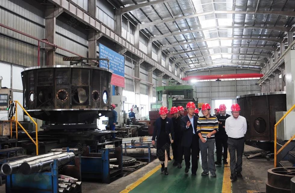 桂林鴻程容北國(guó)副董事長(zhǎng)引領(lǐng)業(yè)協(xié)會(huì)一行參觀 桂林鴻程容北國(guó)副董事長(zhǎng)引領(lǐng)業(yè)協(xié)會(huì)一行參觀