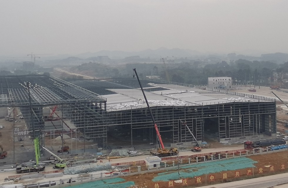 桂林鴻程礦山投資兩江寶山工程進(jìn)度，2022年1月4日桂林鴻程礦山機(jī)械寶山工業(yè)園車間封頂大吉。